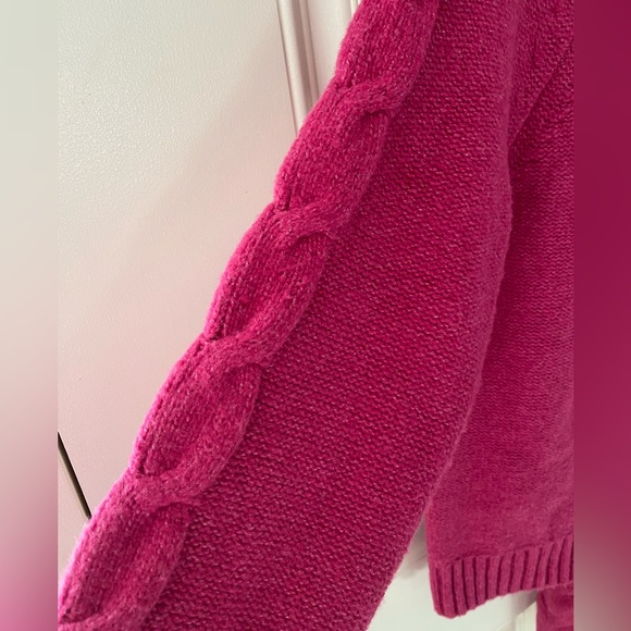 NWT! Sweater + scarf set. Tahari brand. - Picture 11 of 11